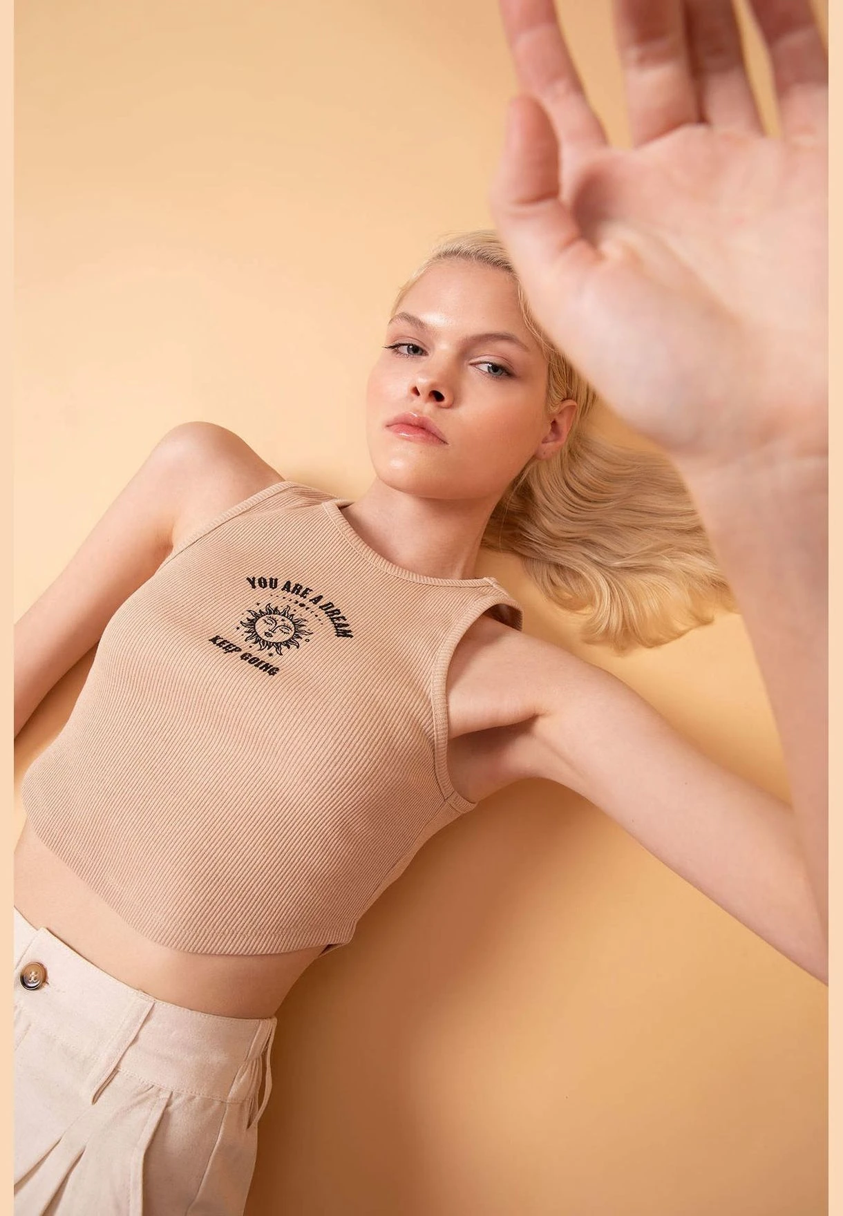 DeFacto Fitted Sleeveless Slogan Print Crop Vest 1 DeFacto Fitted Sleeveless Slogan Print Crop Vest