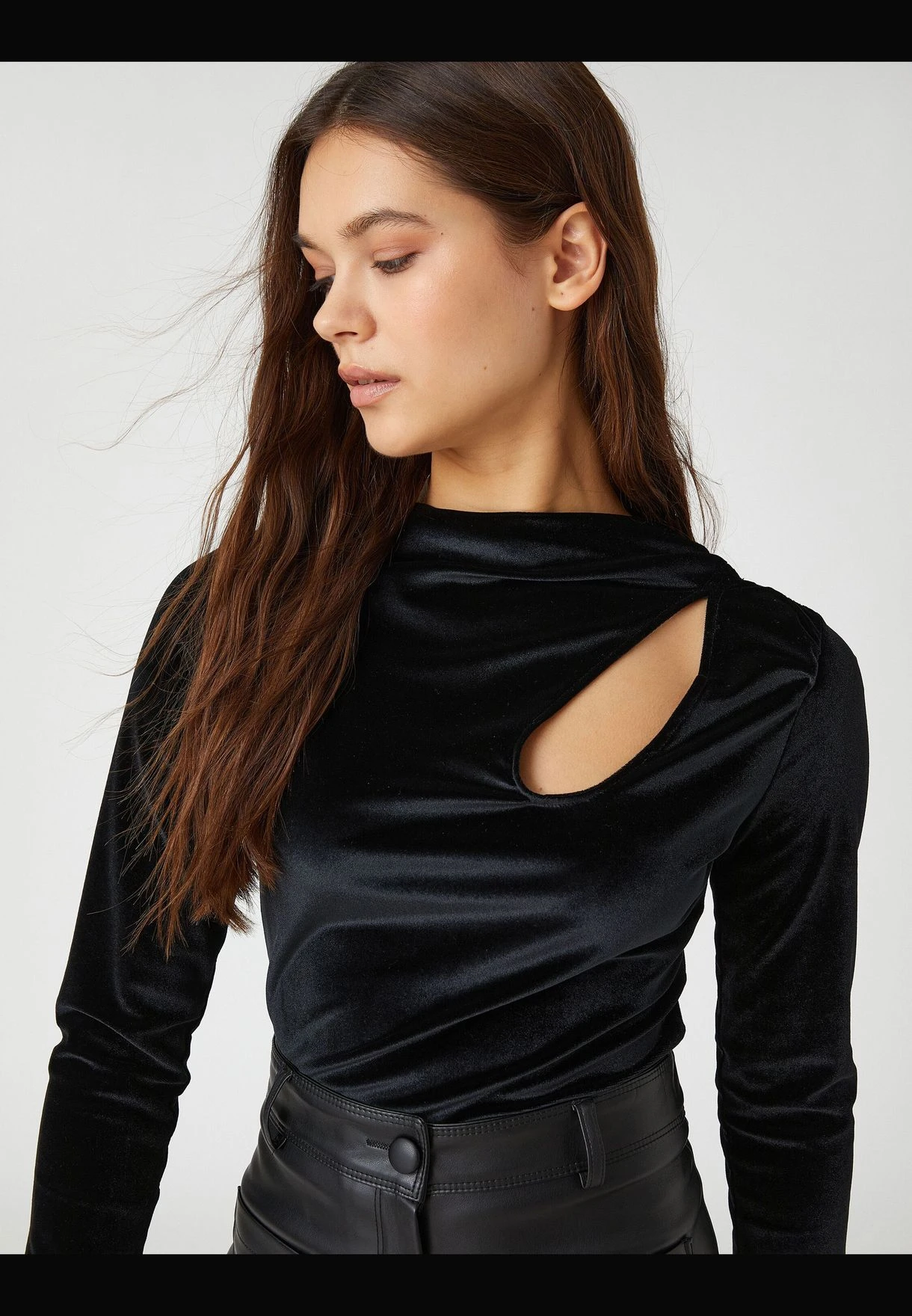 Koton Velvet T-Shirt Long Sleeve Pocket Detail High Neck 1 Koton Velvet T-Shirt Long Sleeve Pocket Detail High Neck