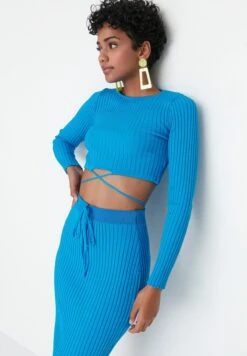 Trendyol Ribbed Crop Top & Skirt Set