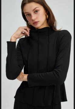 SEAM DETAILED BLOUSE SKIRT SET