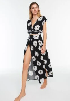 Trendyol Floral Print Crop Top & Skirt Set