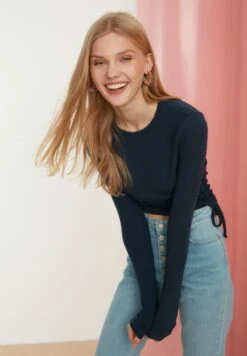 Trendyol Ruched Crew Neck Crop Top