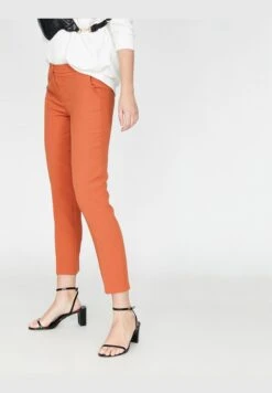 Trendyol Strappy Crop Top