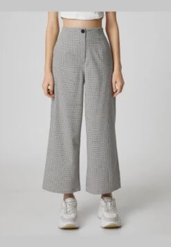 Ribbed Athletic Sports Bra -Minique Fashion Store 3 zoom desktop 128