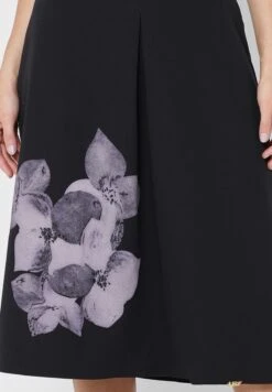 Floral Printed Tiered Skirt -Minique Fashion Store 3 zoom desktop 1849