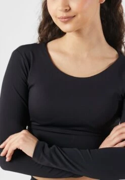 Back Detail Athletic Sports Top -Minique Fashion Store 3 zoom desktop 2068