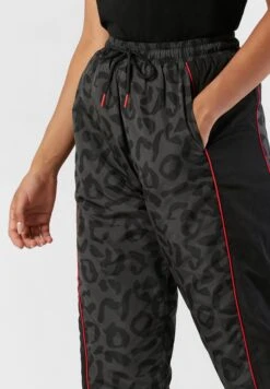 Ellesse Base Sweatpants -Minique Fashion Store 3 zoom desktop 360