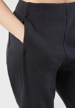 ADIDAS Logo 7/8 Sweatpants -Minique Fashion Store 3 zoom desktop 362