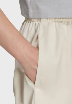 Adidas Originals Split Trefoil Shorts 7 Adidas Originals Split Trefoil Shorts -Minique Fashion Store 3 zoom desktop 508