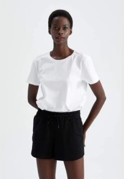 11:11 Houndstooth Print Detail Top 6 11:11 Houndstooth Print Detail Top -Minique Fashion Store 3 zoom desktop 531