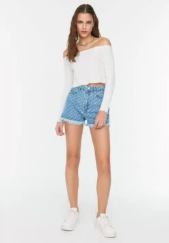 Trendyol Printed Ripped Hem Denim Shorts -Minique Fashion Store 3 zoom desktop 834