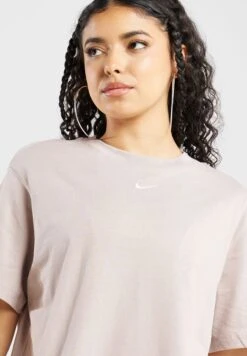 Nike Nsw Essential Boyfriend T-Shirt -Minique Fashion Store 3 zoom desktop 879