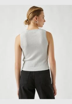 NASTY GAL Halter Neck Triangle Bikini Top -Minique Fashion Store 4 zoom desktop 1137