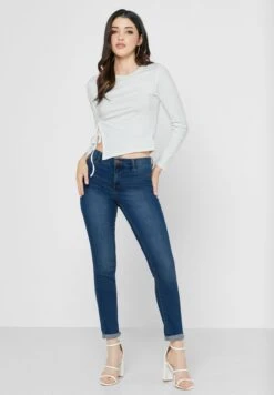 Tie Knot Detail T-Shirt -Minique Fashion Store 4 zoom desktop 1195