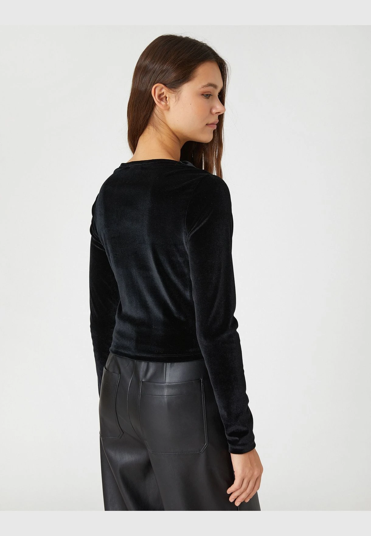 Koton Velvet T-Shirt Long Sleeve Pocket Detail High Neck 4 Koton Velvet T-Shirt Long Sleeve Pocket Detail High Neck - Image 4