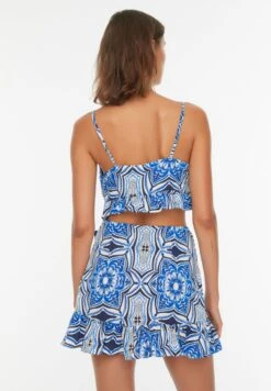 Trendyol Printed Tie Detail Crop Top & Shorts Set 8 Trendyol Printed Tie Detail Crop Top & Shorts Set -Minique Fashion Store 4 zoom desktop 471