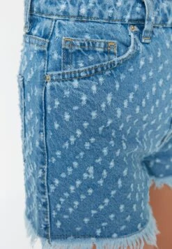 Trendyol Printed Ripped Hem Denim Shorts -Minique Fashion Store 4 zoom desktop 802