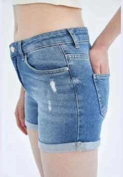 DeFacto Distressed Mini Jean Short -Minique Fashion Store 4 zoom desktop 808