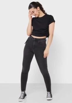 V-Neck Embroidered Crop Top -Minique Fashion Store 4 zoom desktop 913