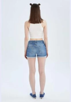 DeFacto Distressed Mini Jean Short -Minique Fashion Store 5 zoom desktop 508