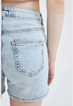 DeFacto Distressed Jean Short -Minique Fashion Store 5 zoom desktop 529