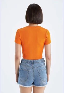 DeFacto Woman Fitted Short Sleeve T-Shirt -Minique Fashion Store 5 zoom desktop 535