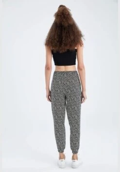 Trendyol Crew Neck Colorblock Crop Top -Minique Fashion Store 5 zoom desktop 95