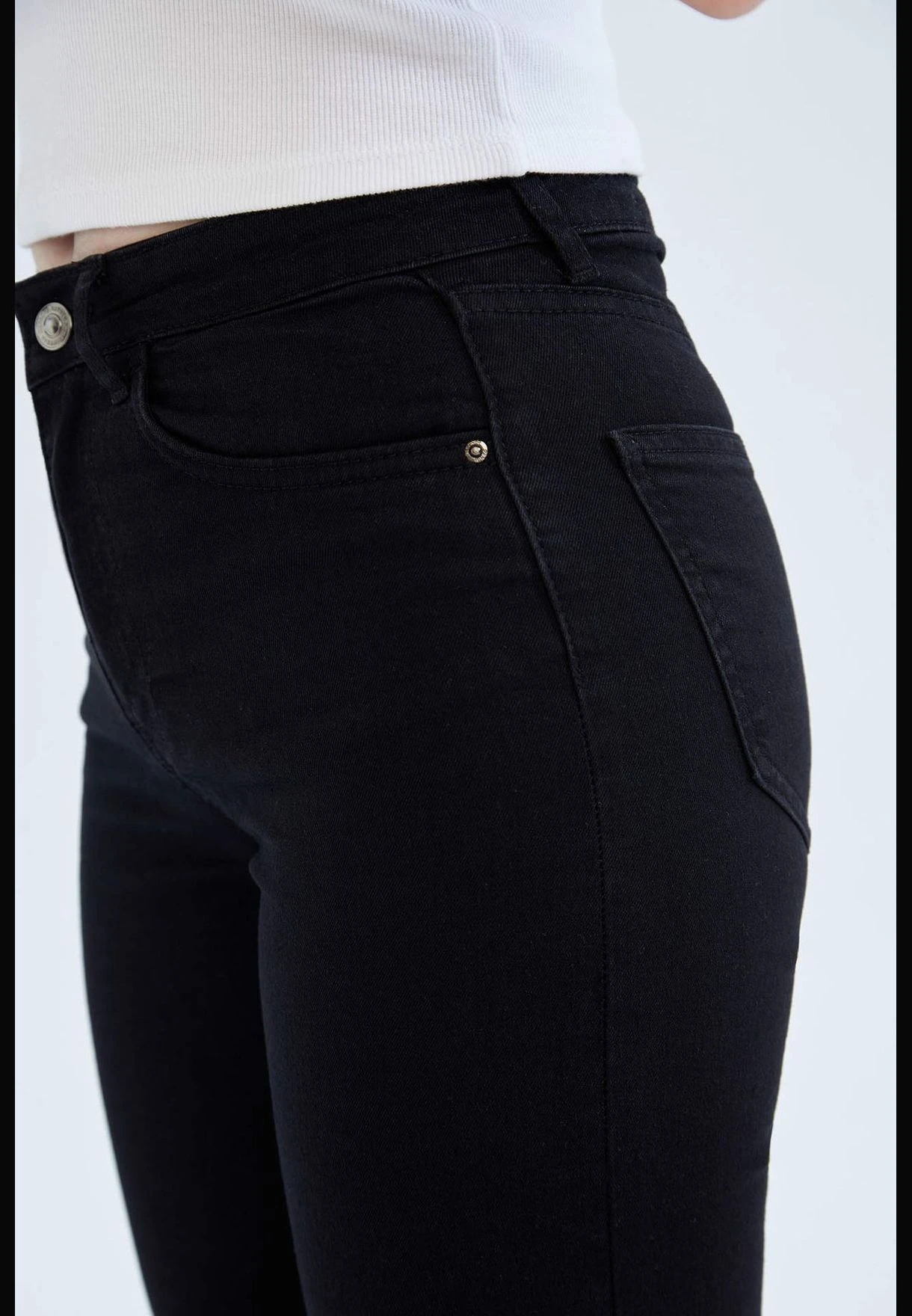 DeFacto Basic Crop Jean Shorts 6 DeFacto Basic Crop Jean Shorts - Image 6