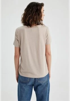 DeFacto Regular Fit V Neck Short Sleeve T-Shirt 14 DeFacto Regular Fit V Neck Short Sleeve T-Shirt -Minique Fashion Store 6 zoom desktop 229