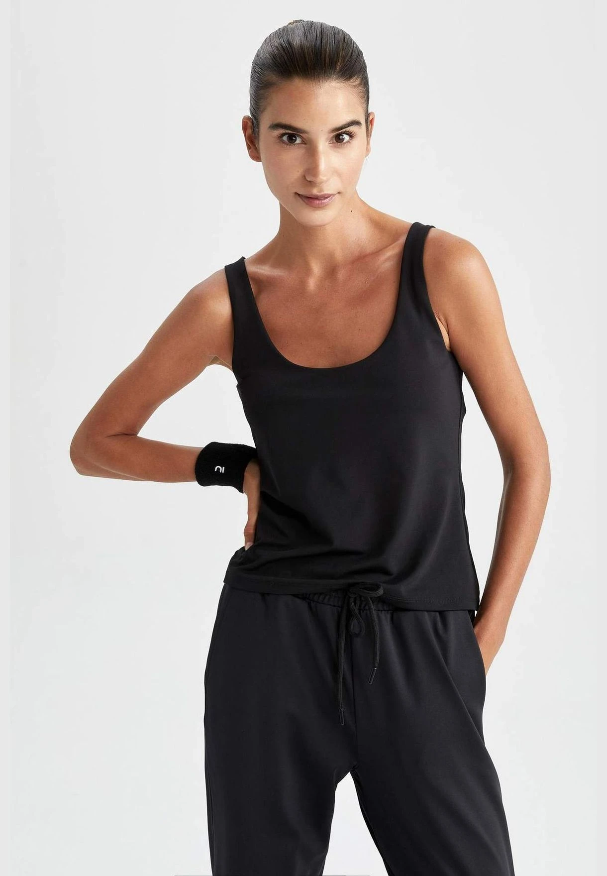 DeFacto Woman Crew Neck Knitted Athlete 6 DeFacto Woman Crew Neck Knitted Athlete - Image 6