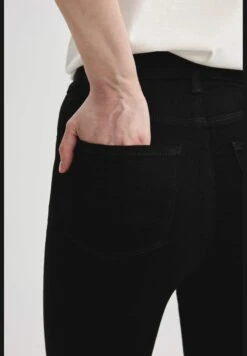 Trendyol One Shoulder Shimmer Bustier -Minique Fashion Store 6 zoom desktop 33