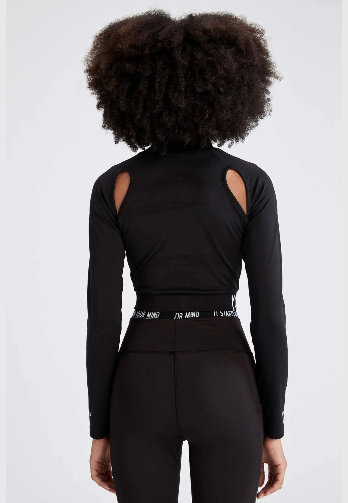 DeFacto Half Turtleneck Long Sleeve Printed Crop Top 7 DeFacto Half Turtleneck Long Sleeve Printed Crop Top - Image 7