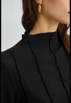 SEAM DETAILED BLOUSE SKIRT SET -Minique Fashion Store 7 zoom desktop 241